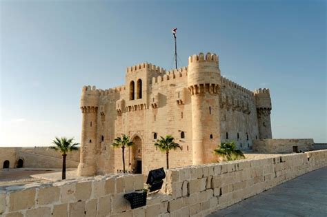 A Fortaleza de Qaitbay, Uma joia arquitetônica à beira do Mediterrâneo!