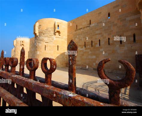 A Fortaleza de Qaitbay: Uma joia arquitetônica que abraça os mistérios do passado!