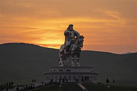  O Mausoléu de Genghis Khan: Uma Jornada Monumental através da História Mongol!