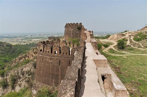  A Fortaleza de Rohtas: Uma Maravilha Medieval Escondida no Coração do Paquistão!