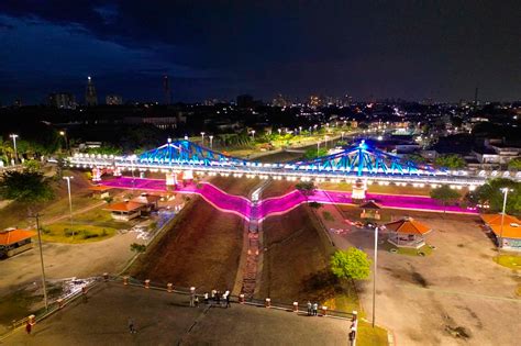 A Ponte de Ferro da Era Ming: Um Marco Histórico de Engenharia e Beleza Inigualável!