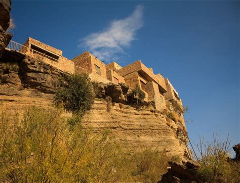  Fort Munro: Uma Fortaleza Histórica com Vistas de Tirar o Fôlego no Coração do Baluquistão!