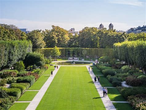  Os Jardins de Rodin: Uma Jornada Cultural Envolvente em um Oásis Urbano!